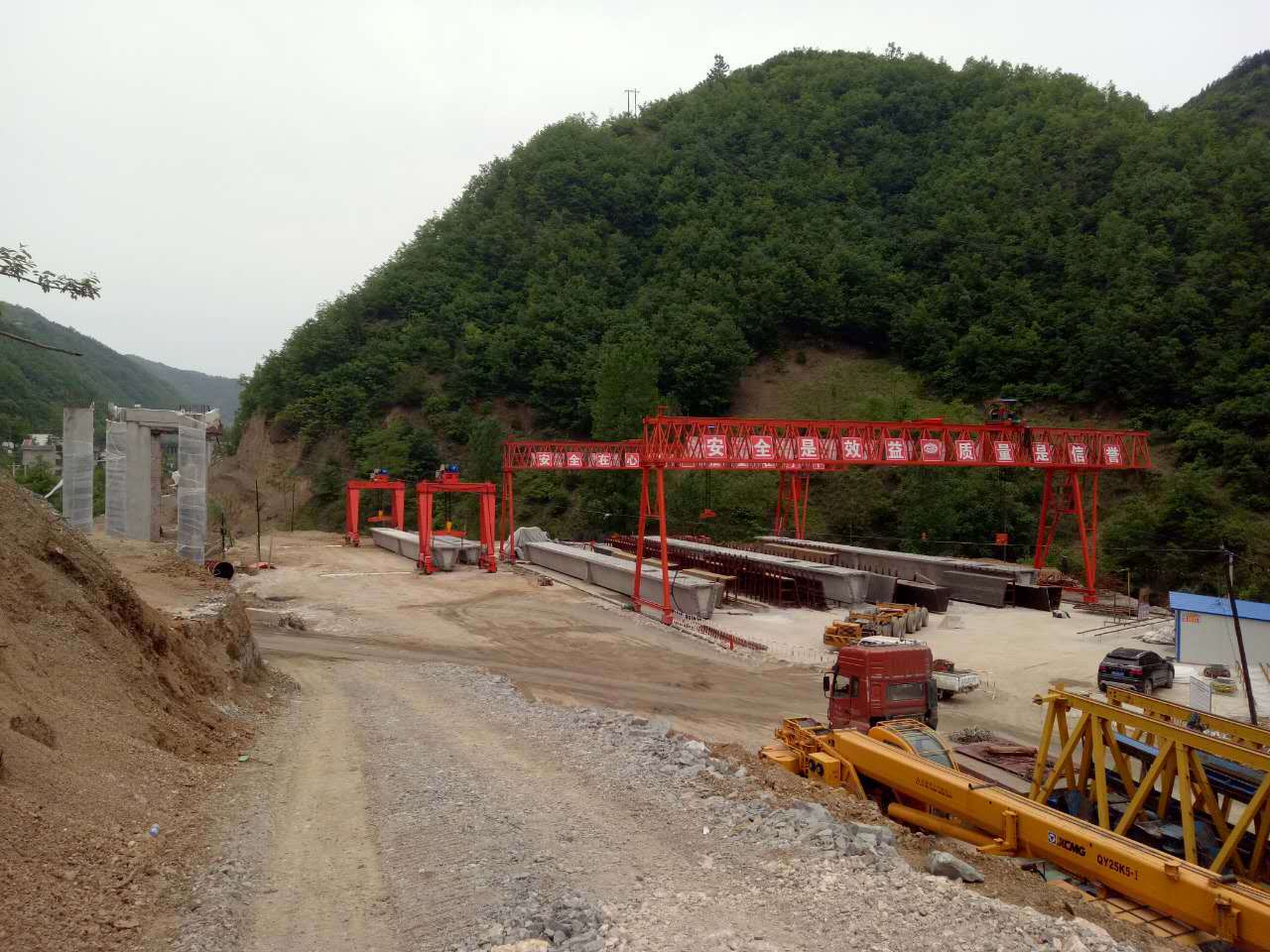 100T，跨度45M，升高15M門式起重機(jī)100T，跨度35M，升高15M、9M、8M皆有